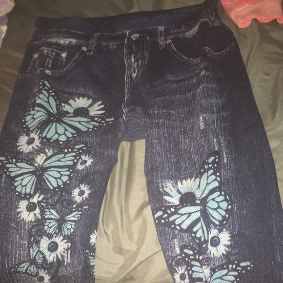 Cute Butterfly Leggings - Picture 3 of 4